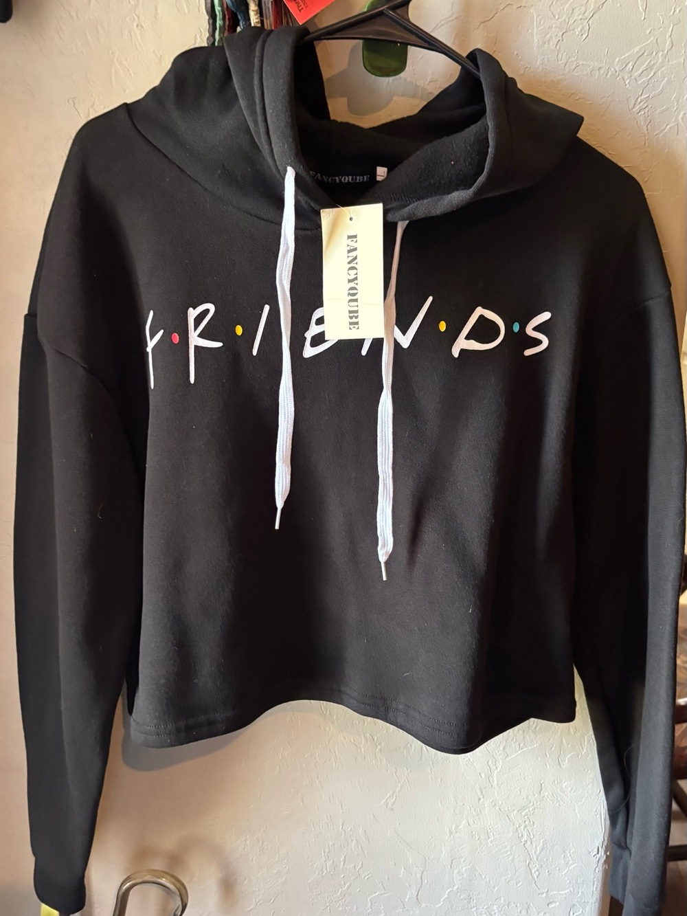 L'ANGYTOURIE Black FRIENDS Logo Cropped Hoodie